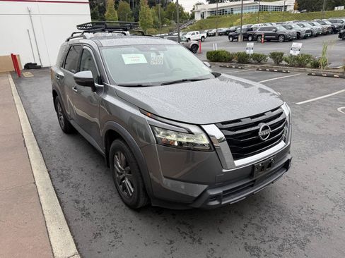 Used 2022 Nissan Pathfinder SV AWD/4WD image 7