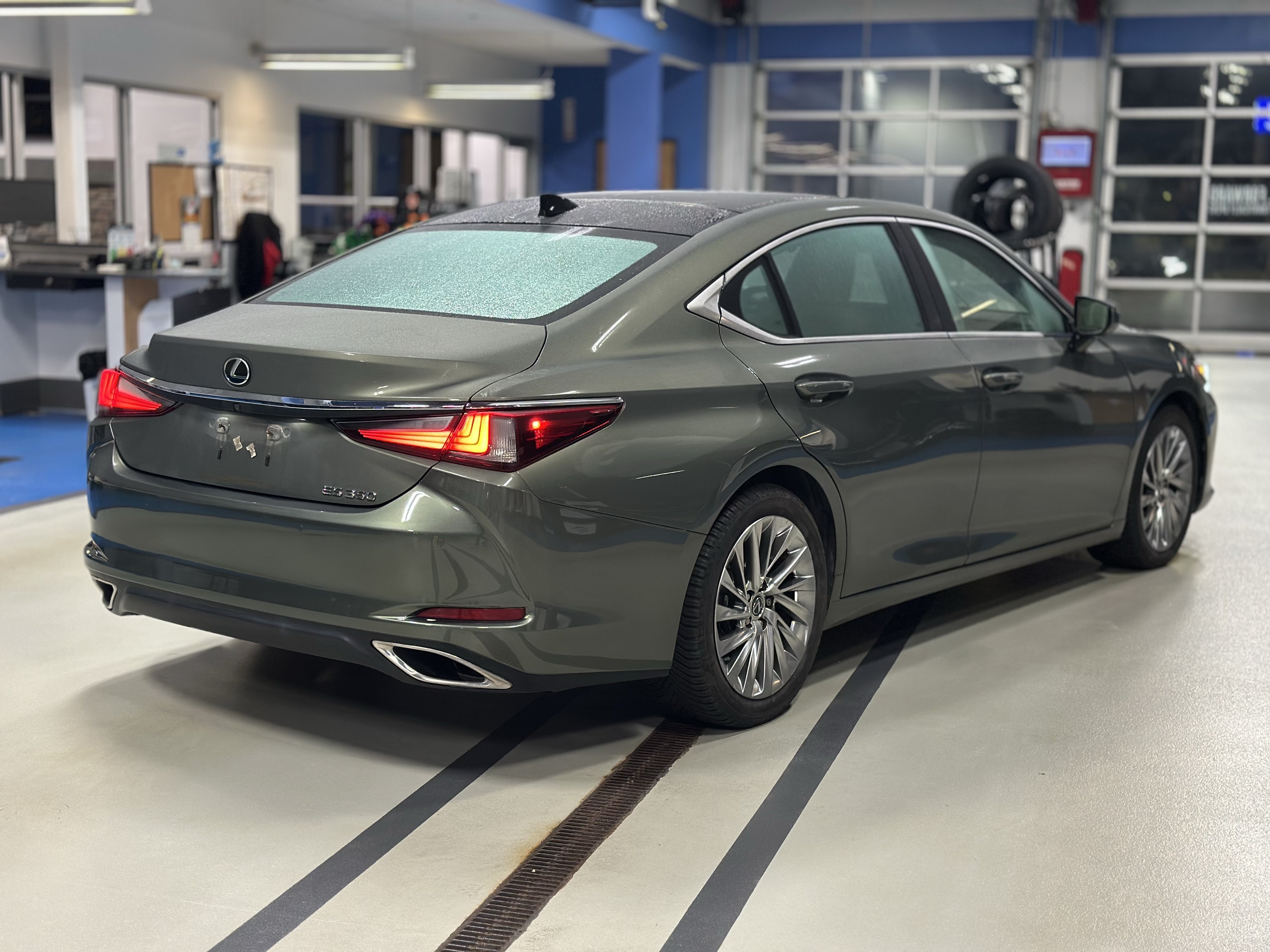 Used 2019 Lexus ES 350 Ultra Luxury w/ Accessory Package 2 FWD image 5