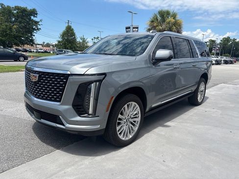 Used 2025 Cadillac Escalade ESV Premium Luxury AWD/4WD image 2