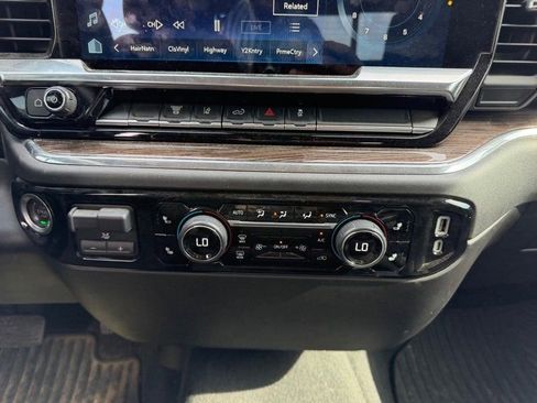 Used 2024 Chevrolet Silverado 2500 LT w/ Convenience Package image 13