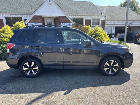 Used 2017 Subaru Forester 2.5i Premium w/ All-Weather Package AWD/4WD image 9