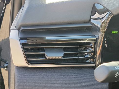 Used 2025 Toyota Camry LE image 32