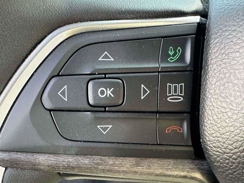 Used 2024 Jeep Grand Cherokee Limited w/ Luxury Tech Group II image 18