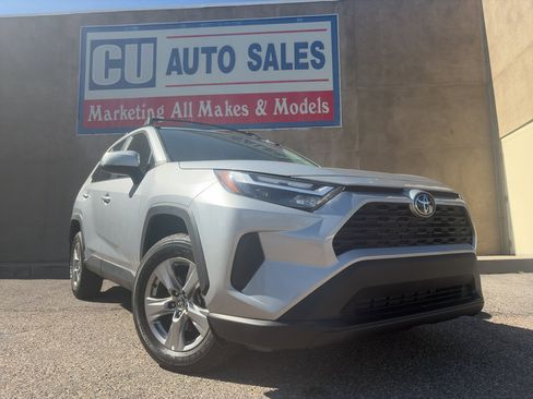 Used 2024 Toyota RAV4 XLE AWD/4WD image 1