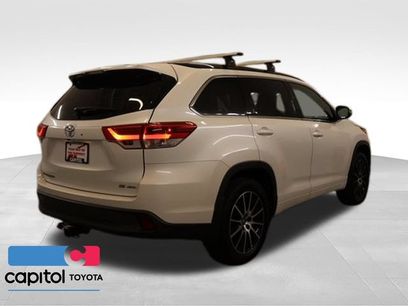 Used 2017 Toyota Highlander SE