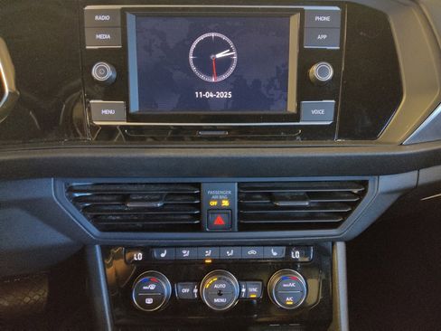 Used 2024 Volkswagen Jetta SE image 25