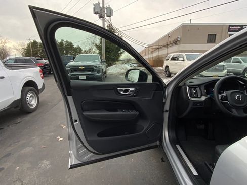 Used 2025 Volvo XC60 B5 Plus image 20