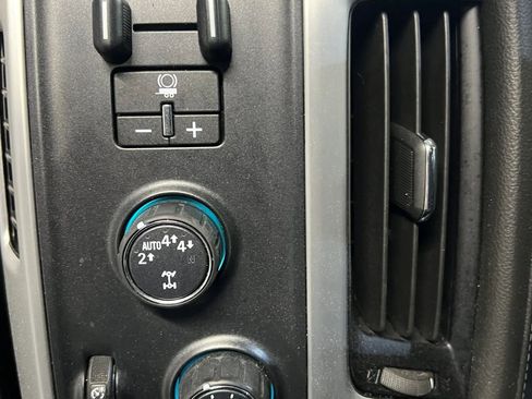 Used 2018 GMC Sierra 1500 SLT AWD/4WD image 18