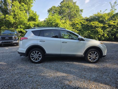 Used 2018 Toyota RAV4 Limited w/ Advanced Technology Package FWD image 9
