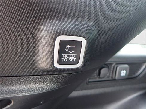 New 2025 Jeep Grand Cherokee Laredo w/ Luxury Tech Group I image 9