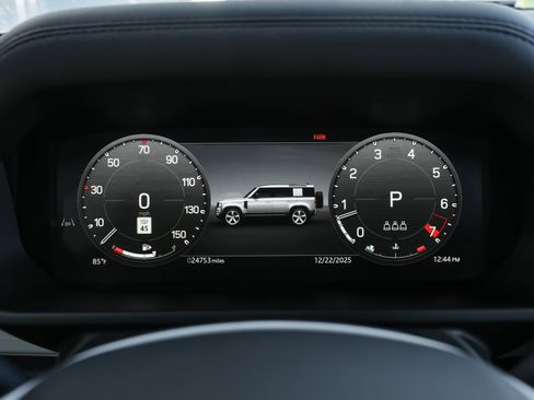 Used 2025 Land Rover Defender 110 S image 9