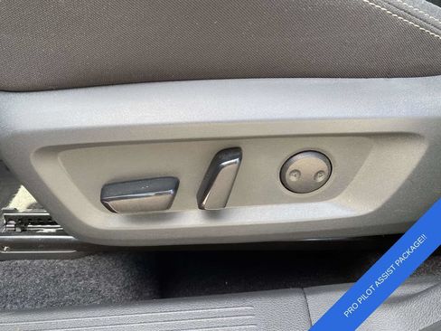 Used 2025 Nissan Rogue SV FWD image 16