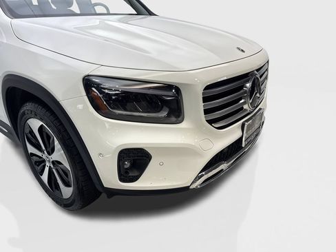 Used 2025 Mercedes-Benz GLB 250 w/ Exclusive Package image 17