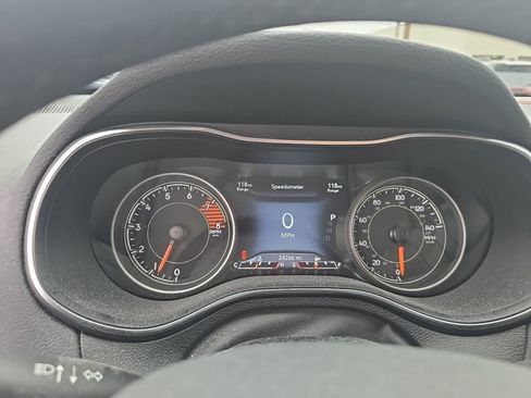 Used 2019 Jeep Cherokee Trailhawk AWD/4WD image 16