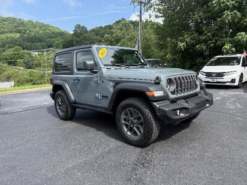 Used 2025 Jeep Wrangler Sport AWD/4WD image 1