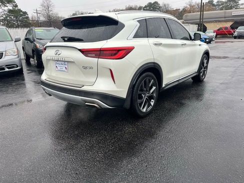 Used 2019 INFINITI QX50 Essential w/ Sensory Package FWD image 11