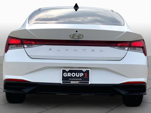 Used 2021 Hyundai Elantra SEL w/ Convenience Package FWD image 5