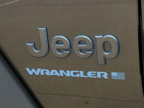 Used 2025 Jeep Wrangler Unlimited Rubicon 4xe w/ Convenience Group image 9