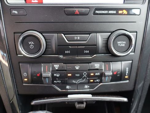 Used 2019 Ford Explorer XLT w/ Equipment Group 202A AWD/4WD image 22