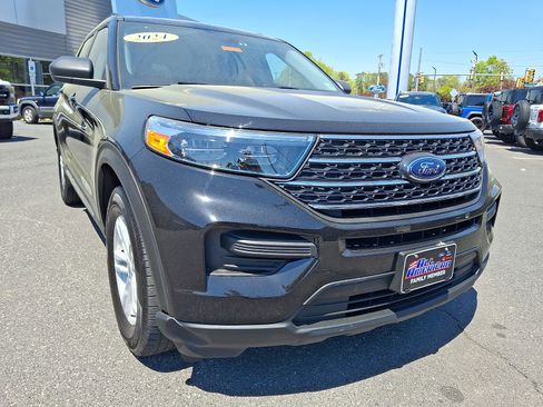 Certified 2024 Ford Explorer XLT AWD/4WD image 2