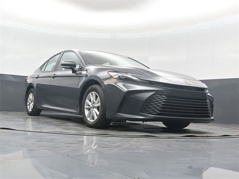 Used 2025 Toyota Camry LE image 45