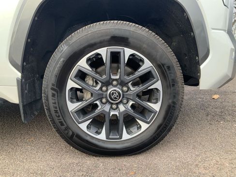 Used 2022 Toyota Tundra Limited image 9