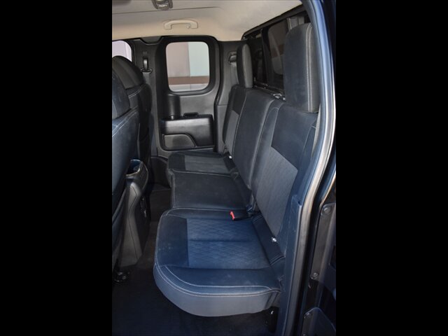 Used 2018 Nissan Titan SV w/ SV Convenience Package RWD image 19