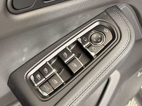 Certified 2026 Porsche Macan AWD/4WD image 26