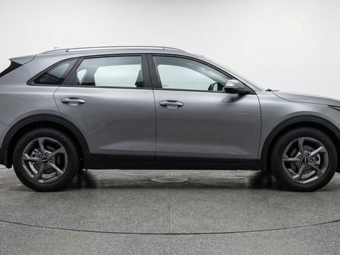 Used 2025 Kia K4 LXS image 11