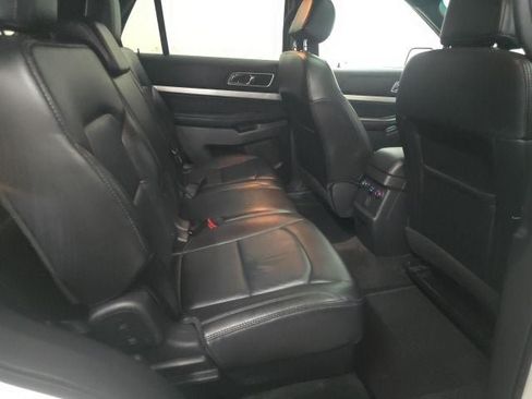 Used 2017 Ford Explorer XLT w/ Equipment Group 202A AWD/4WD image 6