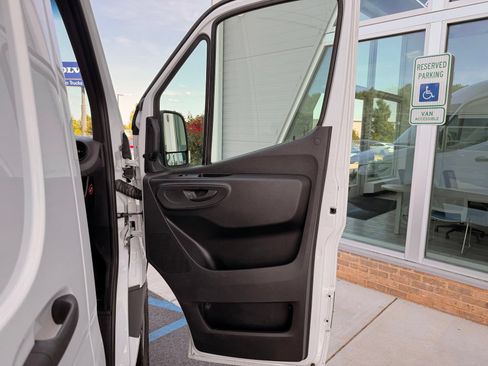 Used 2021 Mercedes-Benz Sprinter 2500 image 20