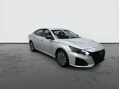 Used 2025 Nissan Altima 2.5 SV FWD image 5