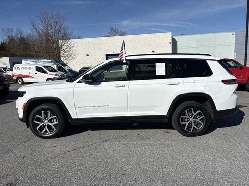 Used 2025 Jeep Grand Cherokee L Limited w/ Luxury Tech Group II image 7