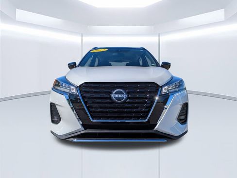 Used 2023 Nissan Kicks SR image 9