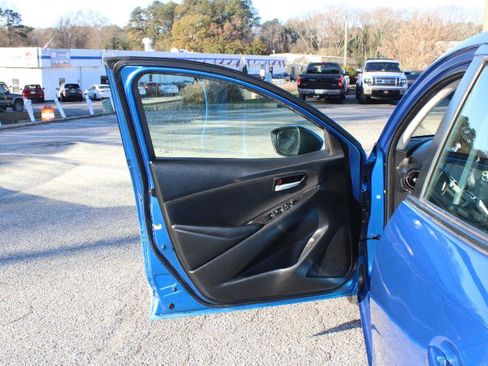 Used 2019 Toyota Yaris LE image 20