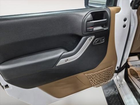 Used 2013 Jeep Wrangler Unlimited Sahara w/ Connectivity Group image 11