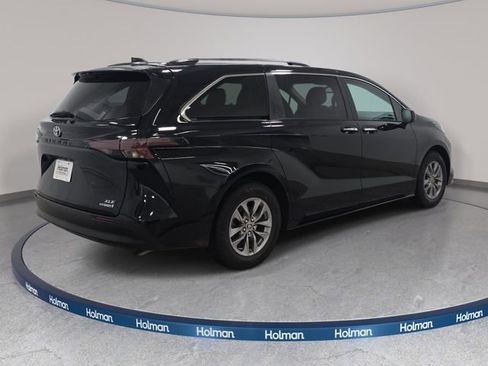 Certified 2024 Toyota Sienna XLE FWD image 6