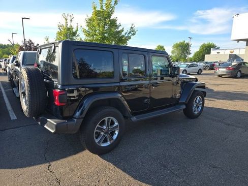 Used 2019 Jeep Wrangler Unlimited Sahara AWD/4WD image 4
