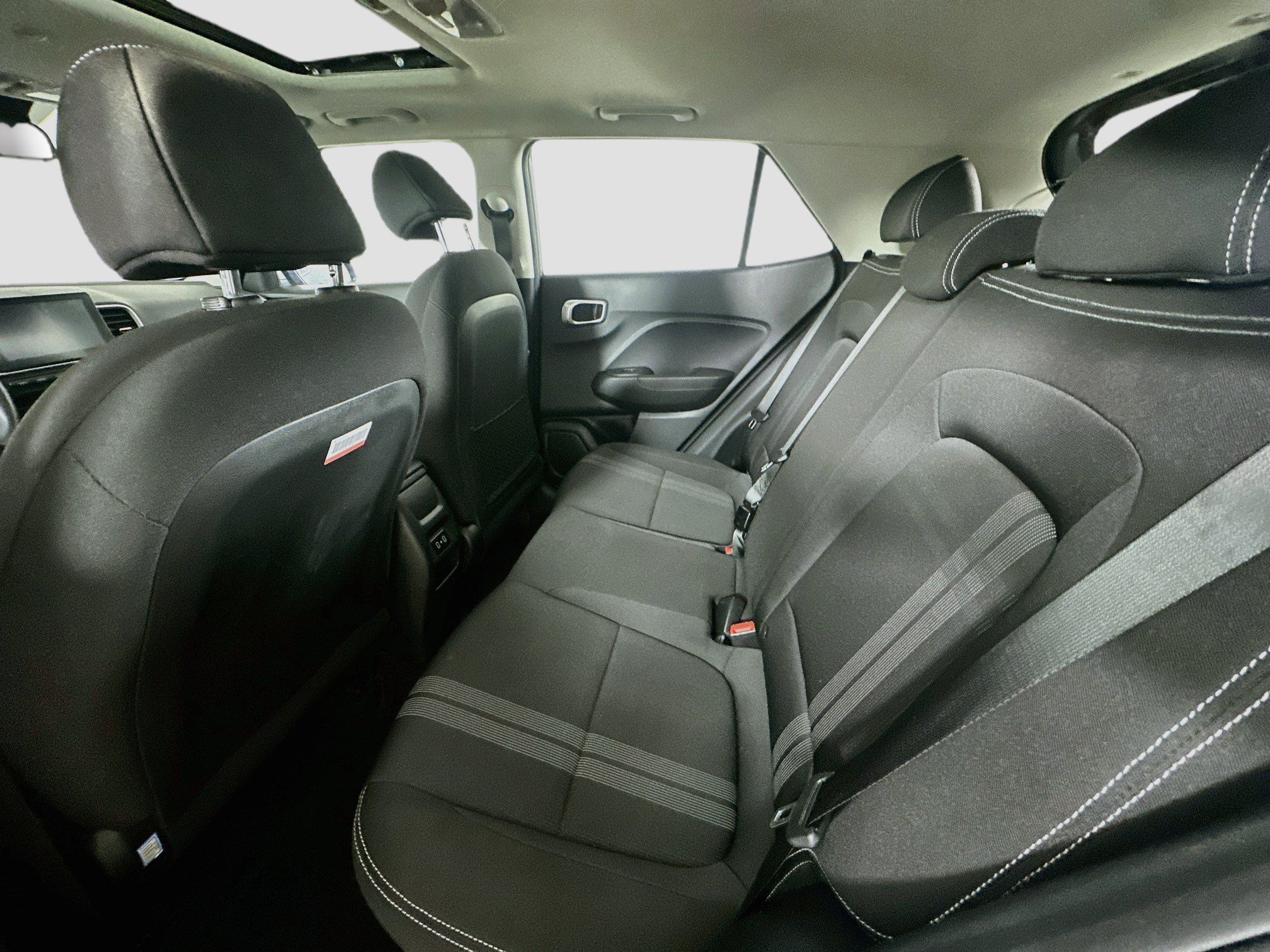 Used 2025 Hyundai Venue SEL FWD image 26