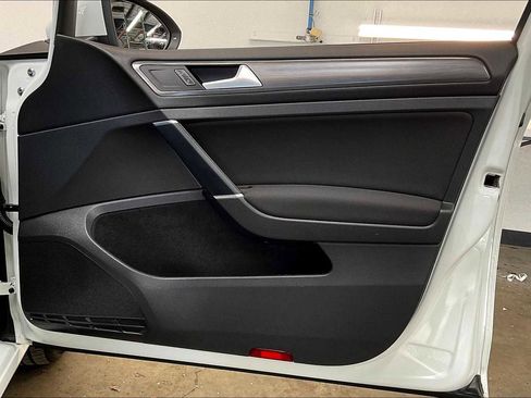 Used 2019 Volkswagen e-Golf SE w/ Driver Assistance Package image 27