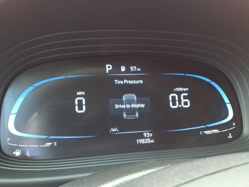 Certified 2024 Hyundai Venue SEL FWD image 28