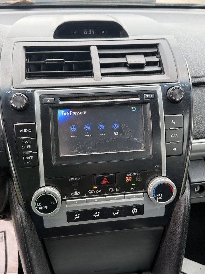Used 2012 Toyota Camry SE FWD image 13