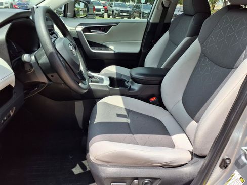 Used 2024 Toyota RAV4 XLE AWD/4WD image 25