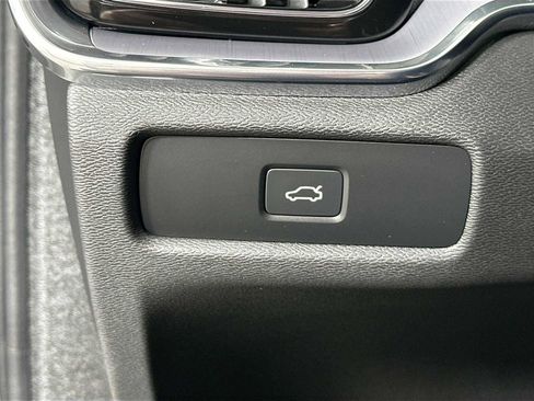 Used 2025 Volvo S60 B5 Core image 11