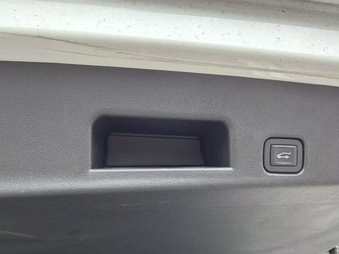 Used 2025 Chevrolet Traverse LT w/ Enhanced Driving Package FWD image 33