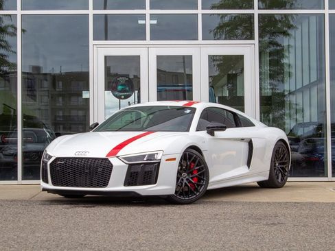 Used 2018 Audi R8 V10 w/ Premium Package RWD image 1