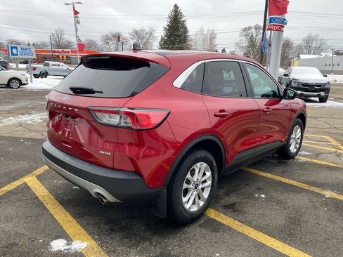 Used 2022 Ford Escape SE image 5