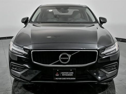 Used 2021 Volvo S60 T6 Momentum w/ Premium Package image 4