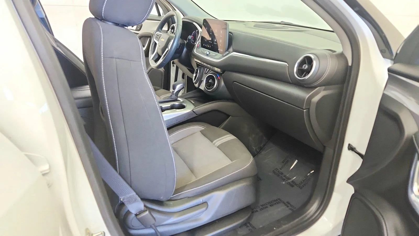 Used 2024 Chevrolet Blazer LT w/ Convenience Package FWD image 27