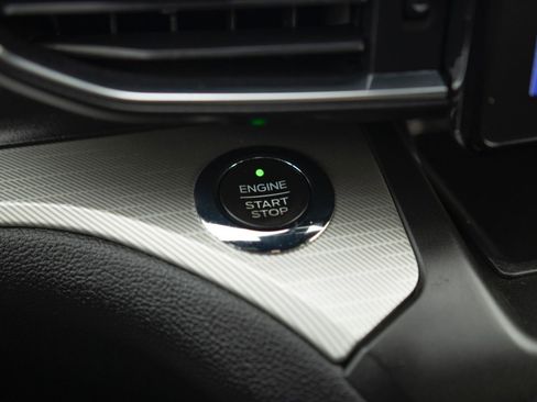 Used 2020 Ford Explorer XLT w/ Equipment Group 202A image 9